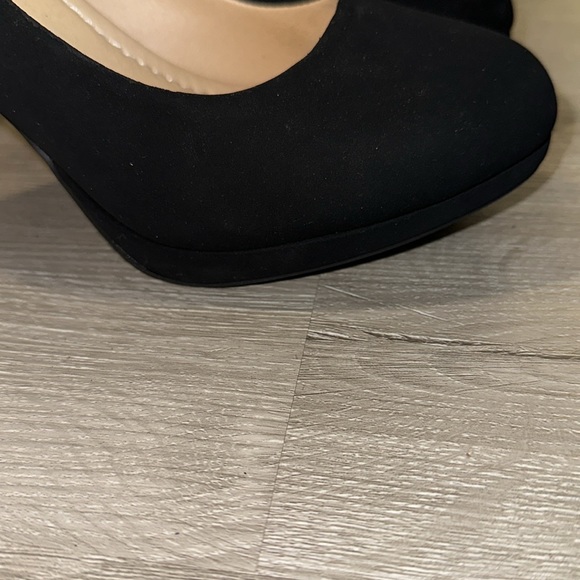 City Classified Comfort Platform Heels Patent Nude Black Cushioned Simple Pump 9 - Picture 5 of 6